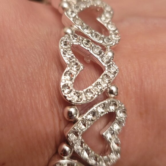 Alternating Open Heart Silver-toned Rhinestone Stretch Bracelet. Brand New! - Picture 3 of 3